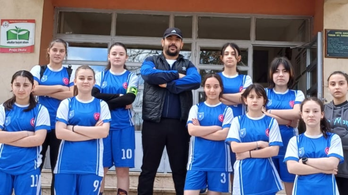 Okulumuz Büyük Kız Futsal Takımı Finalde 